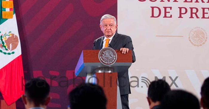 Anuncia AMLO que ya se firm&oacute; compra de 13 plantas el&eacute;ctricas a Iberdrola