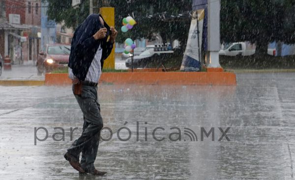 Seguir&aacute;n las lluvias en Puebla: PC Estatal