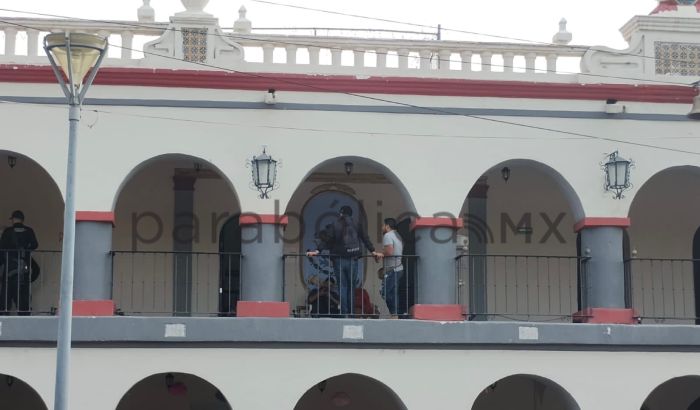 Catea FGR oficinas policiales en Izúcar por agresión a periodistas y activistas