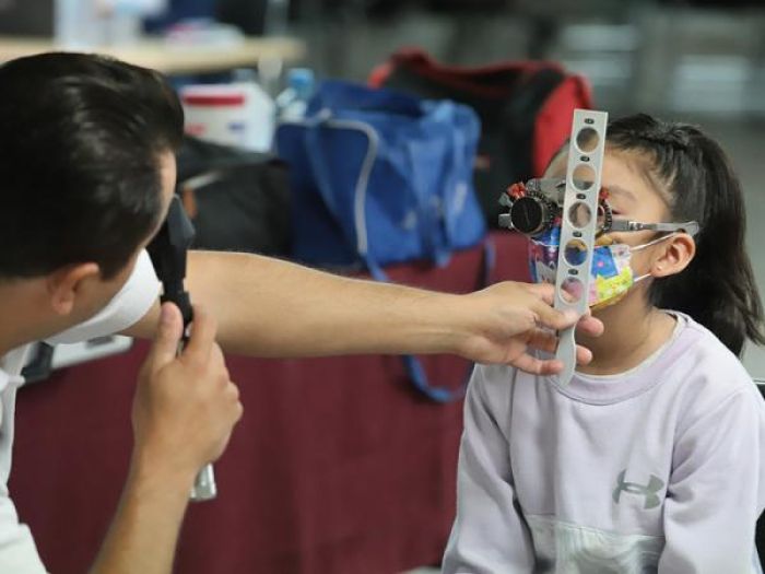 Con Jornada de Salud Visual, SEDIF beneficia a hijas e hijos de trabajadores