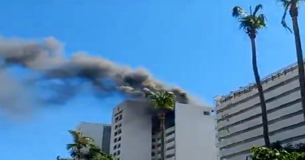 Reportan incendio en el hotel Emporio de Acapulco