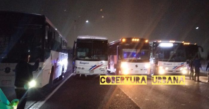 Bloquean la M&eacute;xico-Pachuca; piden freno a robo a transportistas