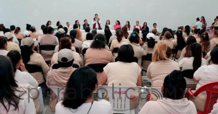 Entrega gobierno insumos de higiene a mujeres del penal de Serdán