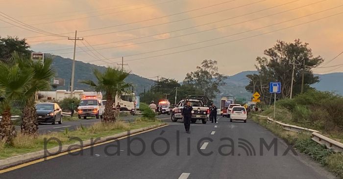 Termina con quemaduras chofer de pipa en gasolinera de Izúcar