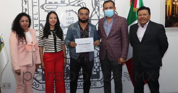 Entrega Voluntariado del Congreso reconocimientos a alumnos del Instituto de Artes Visuales