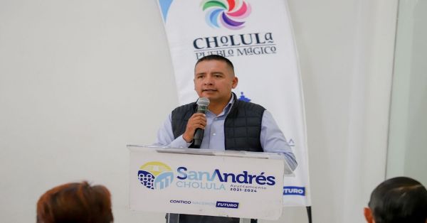 Realizan jornada de credencialización de artesanos en San Andrés Cholula