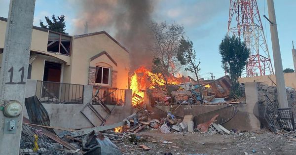 Explosión de gas destruye tres casas y deja varios lesionados en Cananea, Sonora