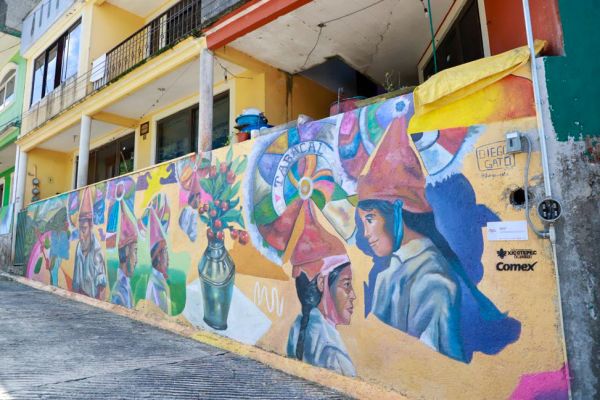 Inauguran &quot;Rutas Mágicas de Color&quot; en Xicotepec