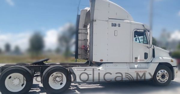 Recuperan polic&iacute;as sanandrese&ntilde;os tractocami&oacute;n robado