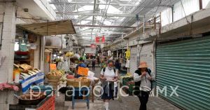 Piden locatarios del Mercado Amalucan a Lupita Leal frenar politización entre comerciante