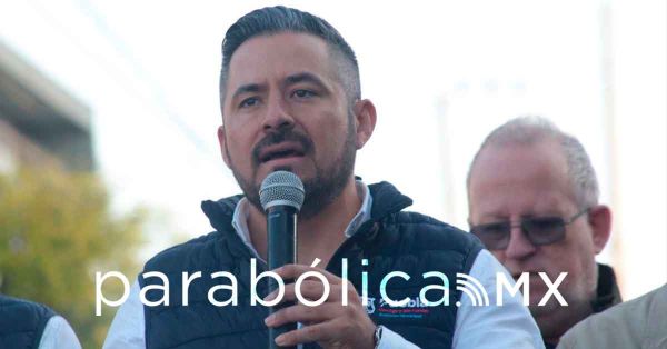 El di&aacute;logo es permanente por el tema de parqu&iacute;metros: Ad&aacute;n Dom&iacute;nguez