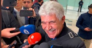 Llega Tuca Ferretti a CDMX; firmó con Cruz Azul y esto se prevé