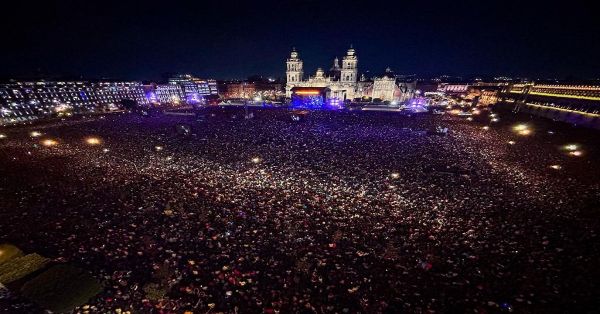 Acuden al zócalo capitalino más de 300 mil personas a ver a los Fabulosos Cadillacs