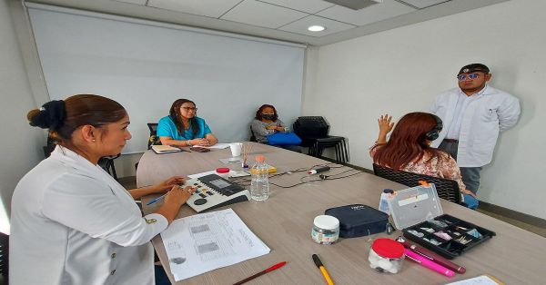 Lleva INDEP servicios especializados a personas con discapacidad auditiva
