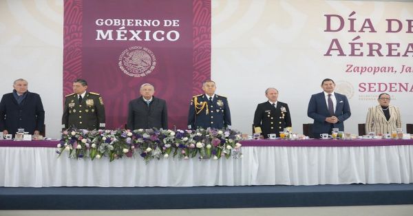 Acompaña Armenta a AMLO en el Día de la Fuerza Aérea Mexicana