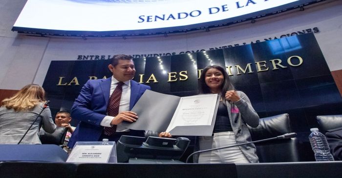 Reconoce senado a Gaby &ldquo;La Bonita&rdquo; S&aacute;nchez, poblana campeona del CMB