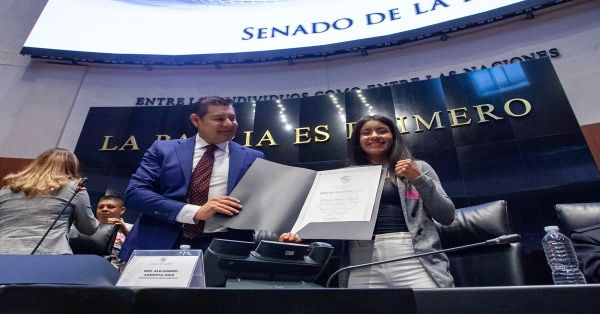Reconoce senado a Gaby &ldquo;La Bonita&rdquo; S&aacute;nchez, poblana campeona del CMB