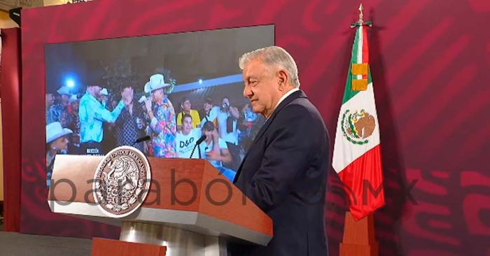 Dedica AMLO “Ya Superame” de Grupo Firme a la oposición