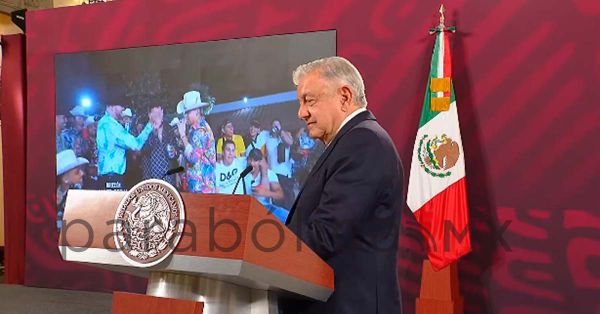 Dedica AMLO “Ya Superame” de Grupo Firme a la oposición