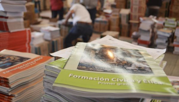 Critican gobernadores de la 4T llamado del PAN a destruir libros de texto