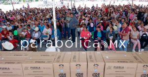 Entrega Bienestar producto lácteo en Tepeaca