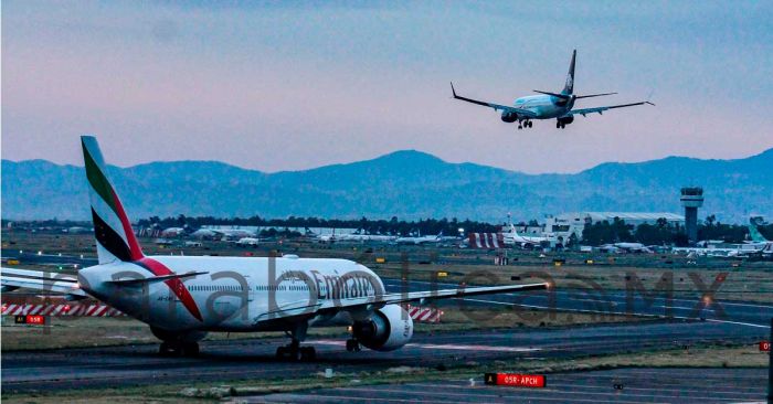 Prepara L&oacute;pez Obrador decreto para cerrar el AICM a operaciones de carga