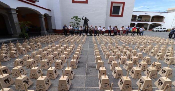 Entregan en San Pedro Cholula 500 faroles para la Procesión