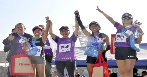 Realizan con éxito segunda edición de la Carrera de la Mujer