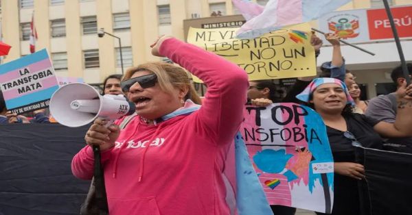 Protesta comunidad trans en Perú por decreto que los cataloga como 'enfermos mentales'