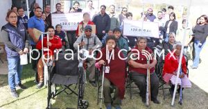 Entregaron sillas de ruedas y bastones a personas con problemas de movilidad en Cuautlancingo