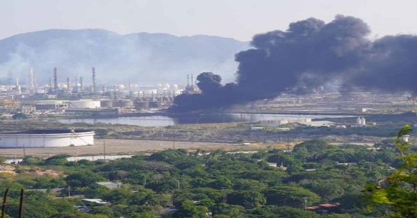 Ponen bajo control el incendio de la refiner&iacute;a de Salina Cruz