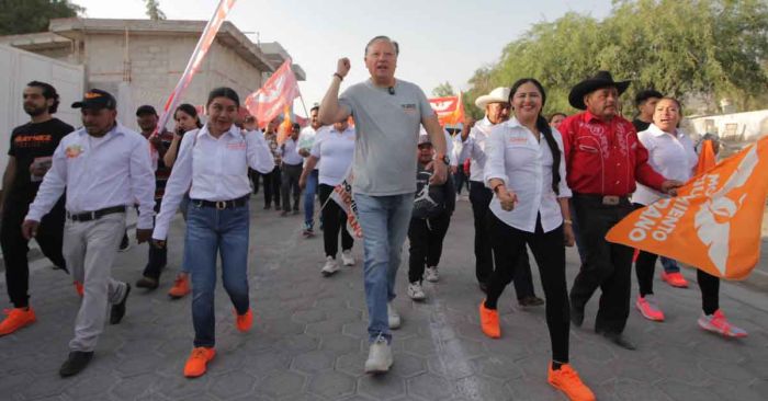 Camina Fernando Morales calles de Tehuac&aacute;n