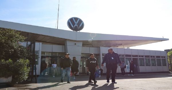 Propone Volkswagen 10.59% de aumento a los trabajadores