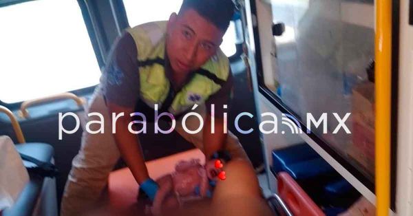Nace beb&eacute; en una ambulancia de Huaquechula