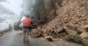 Atienden deslaves, caída de árboles y rocas en 9 municipios: Sergio Salomón