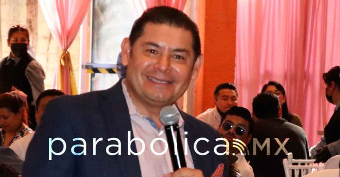 Dialoga Armenta en unidad con militantes de Morena