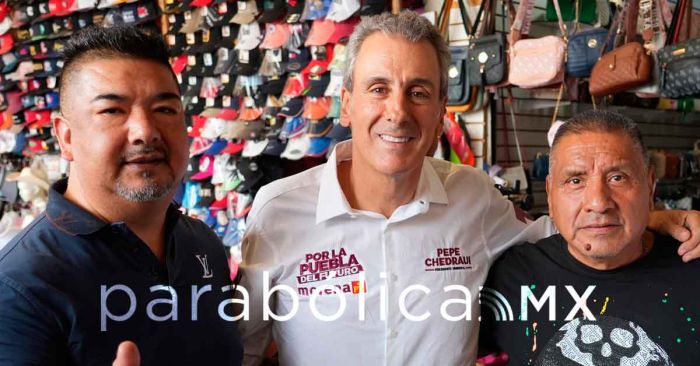 Escucha Pepe Chedraui a comerciantes de &ldquo;La Fayuca&rdquo;