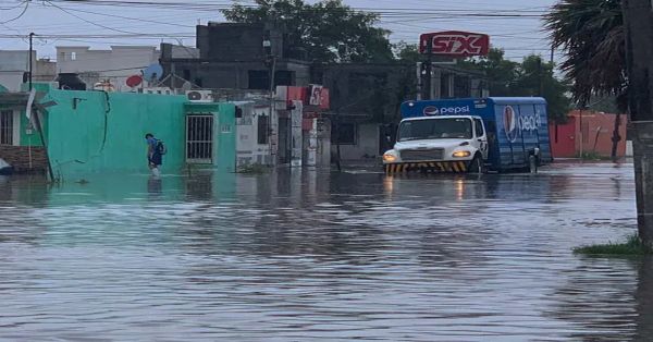 Amenaza Francine con fuertes lluvias, ya inund&oacute; Matamoros