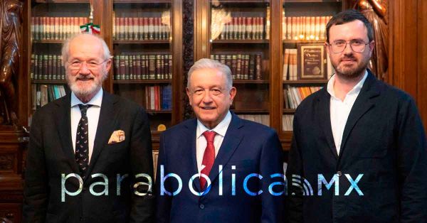 Celebra AMLO salida de prisión de Julian Assange