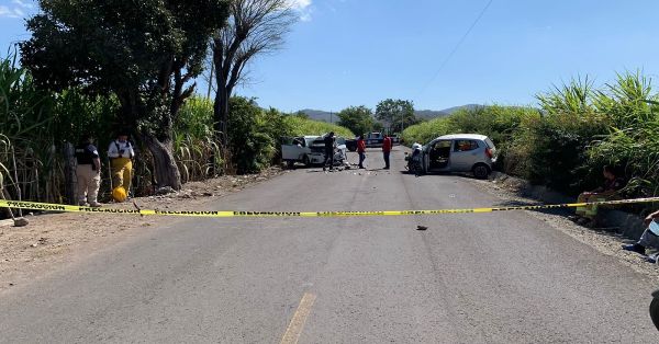 Reportan aparatoso choque en la carretera Izúcar - San Carlos