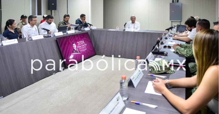 Supervisa AMLO unidades de salud en 23 estados