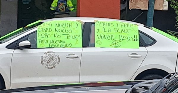 Protestan policías y agentes viales frente a la alcaldía de Izúcar de Matamoros
