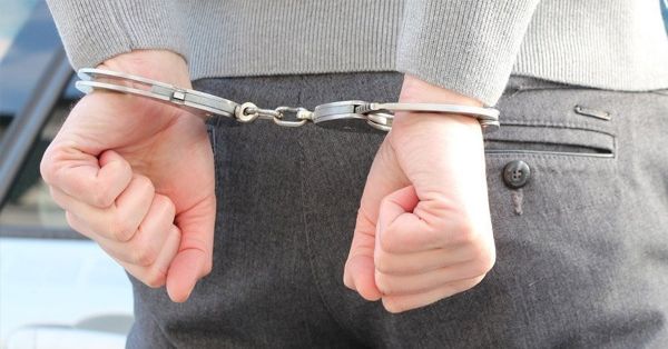 Tra&iacute;a dos pistolas y fue detenido en la Zona Esmeralda en Puebla