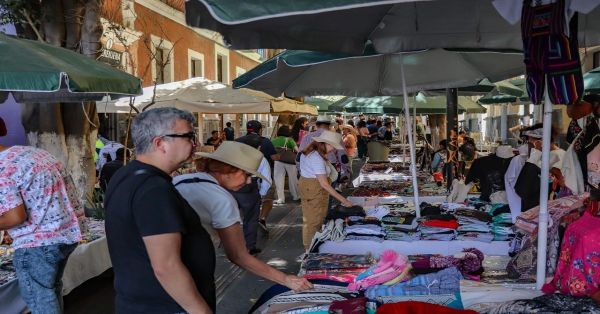Reconocen en Puebla los mercados temporales como parte de la tradición