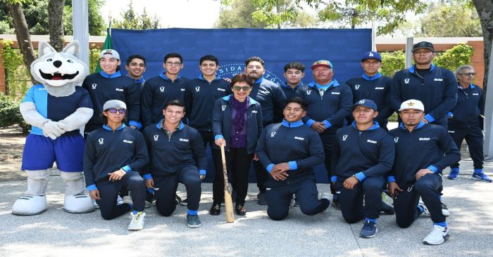 Reciben uniformes integrantes de la delegación de deportistas de la BUAP