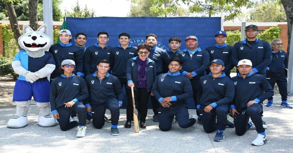 Reciben uniformes integrantes de la delegación de deportistas de la BUAP