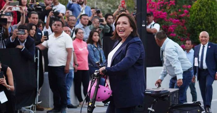 Evita G&aacute;lvez propuestas; opta por cuestionamientos