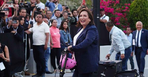 Evita G&aacute;lvez propuestas; opta por cuestionamientos