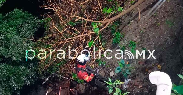 Cae a una barranca en &Aacute;lamos Vista Hermosa; fue rescatado por PC Municipal