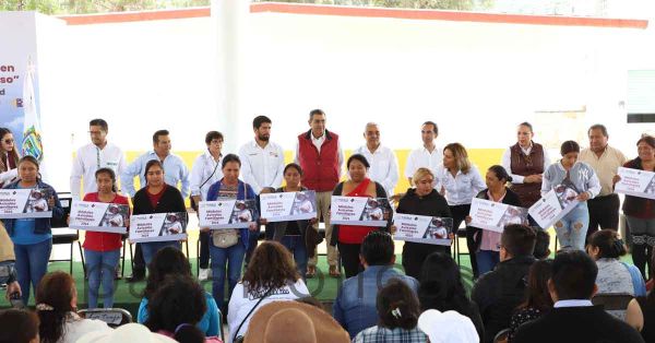 Entrega Sergio Salomón techado de primaria en Nicolás Bravo